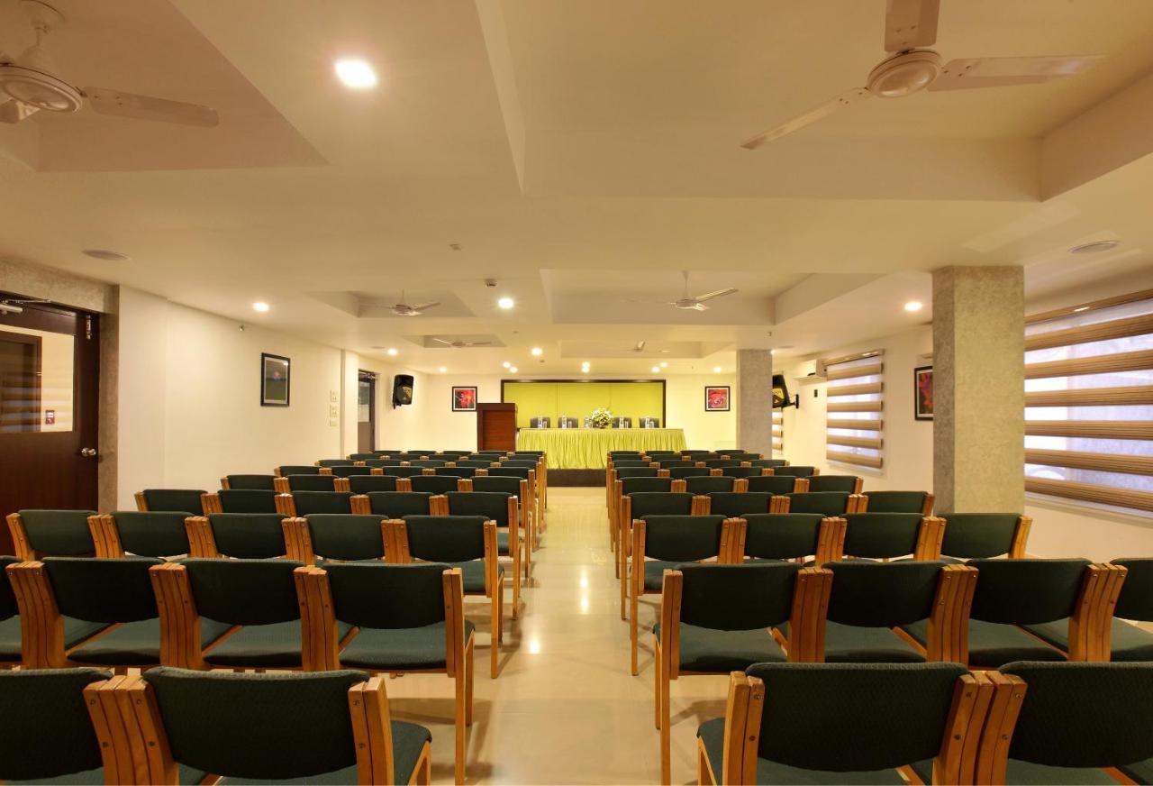 Hotel Park Residency Kuttiyadi Kuttyadi Buitenkant foto